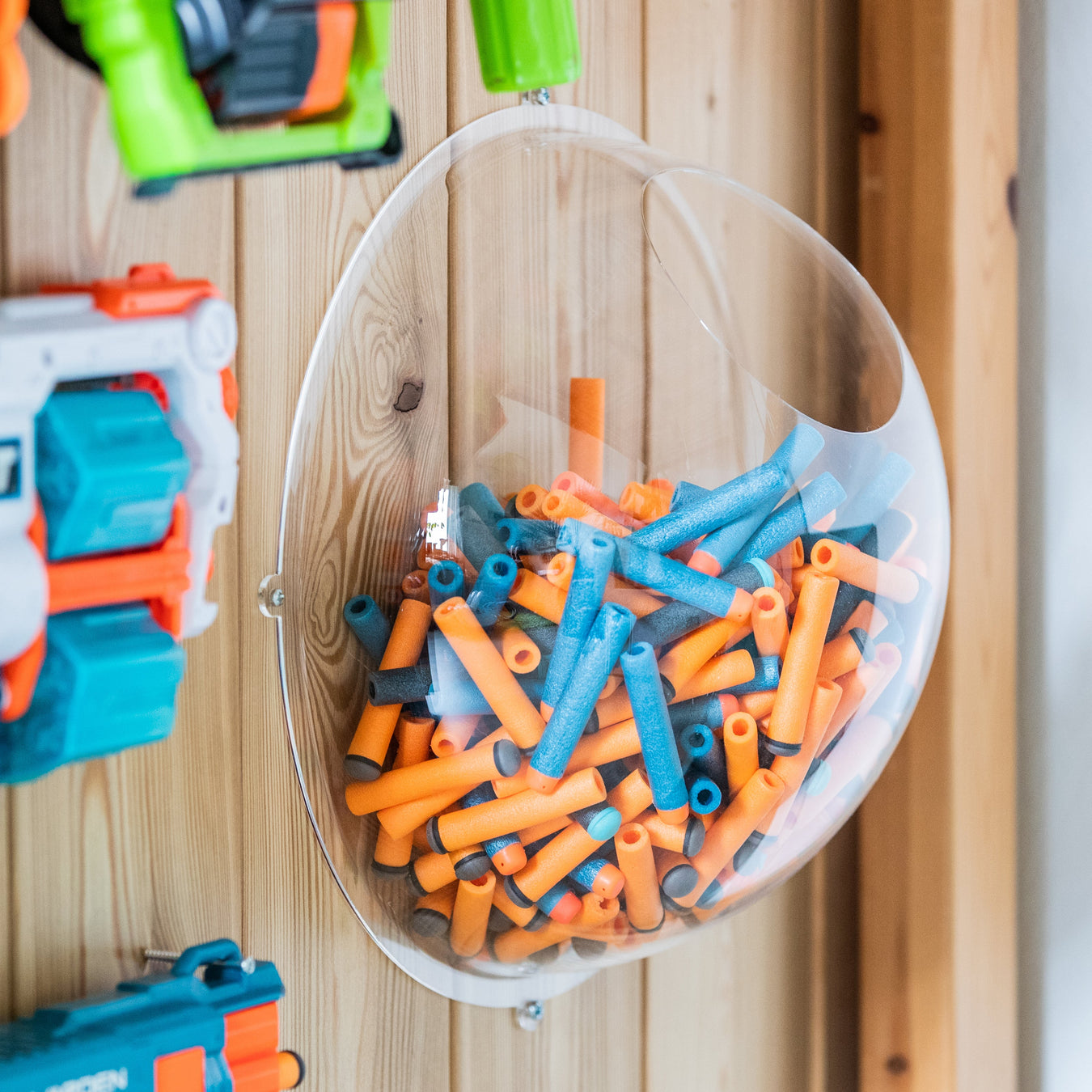 Acrylglas Wandregal und Halbkugeln von HMF, zur stilvollen Aufbewahrung und Präsentation