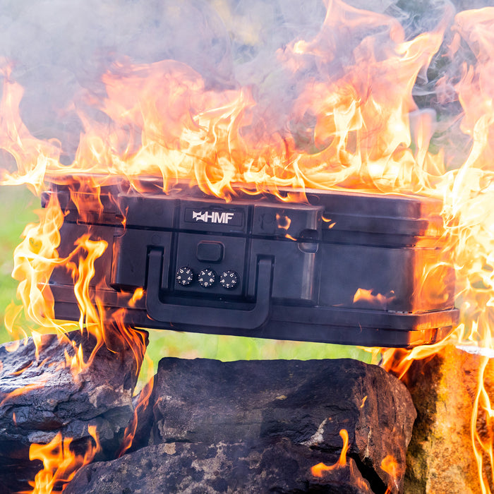 Feuerfeste und wasserdichte Dokumentenbox mit Zahlenschloss von HMF im DIN A4 in Schwarz