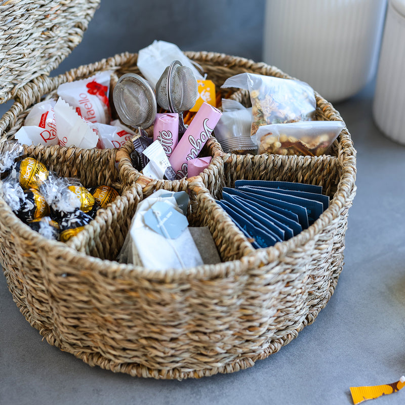 HMF 37291 Teebox für Teebeutel geflochten aus Seegras oder Wasserhyazinthe, Tee Aufbewahrungsbox mit 7 großen Fächern ,27 x 27 x 11 cm