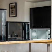 Unmontierter 19 Zoll Serverschrank von HMF mit 12 Höheneinheiten in Lichtgrau