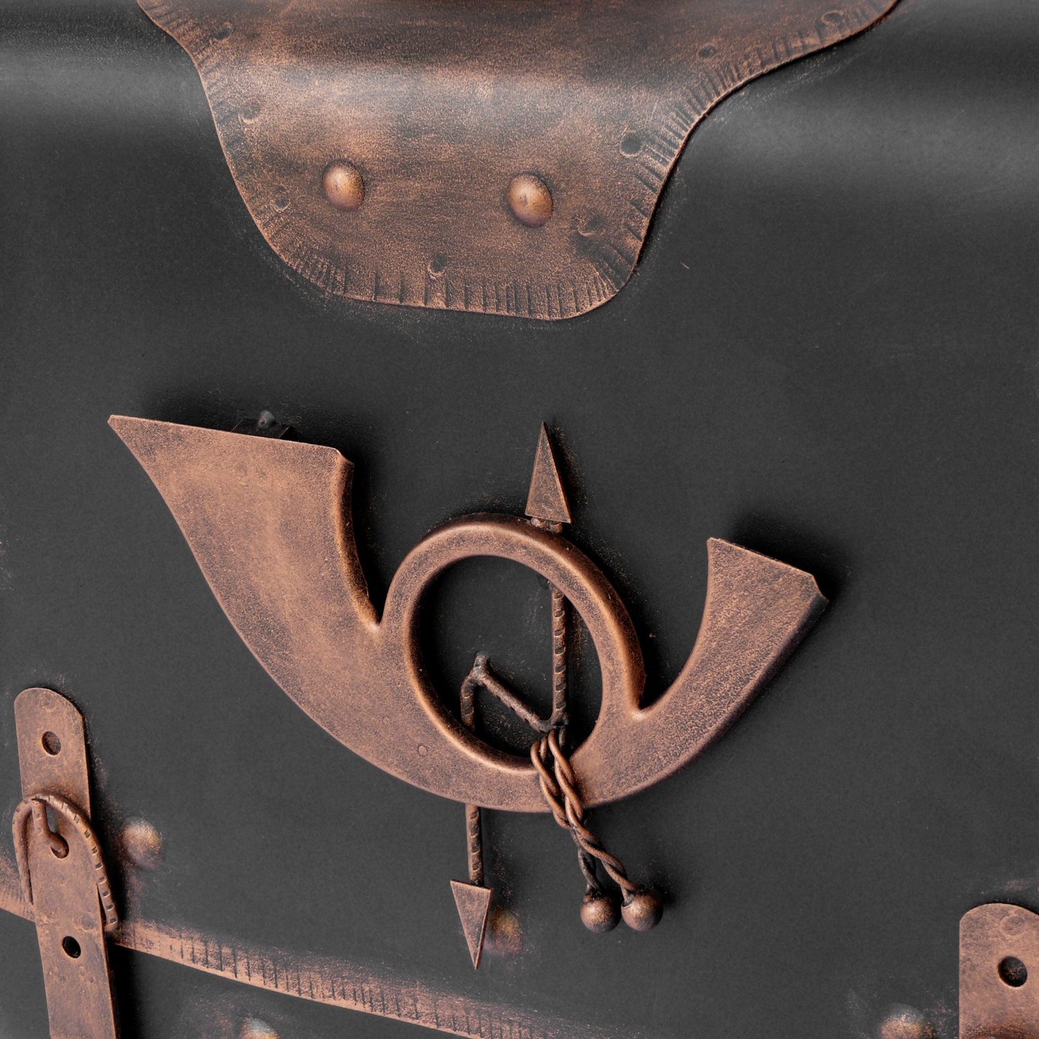 Briefkasten alter Ranzen mit Posthorn von HMF mit 40 cm Breite in Kupfer